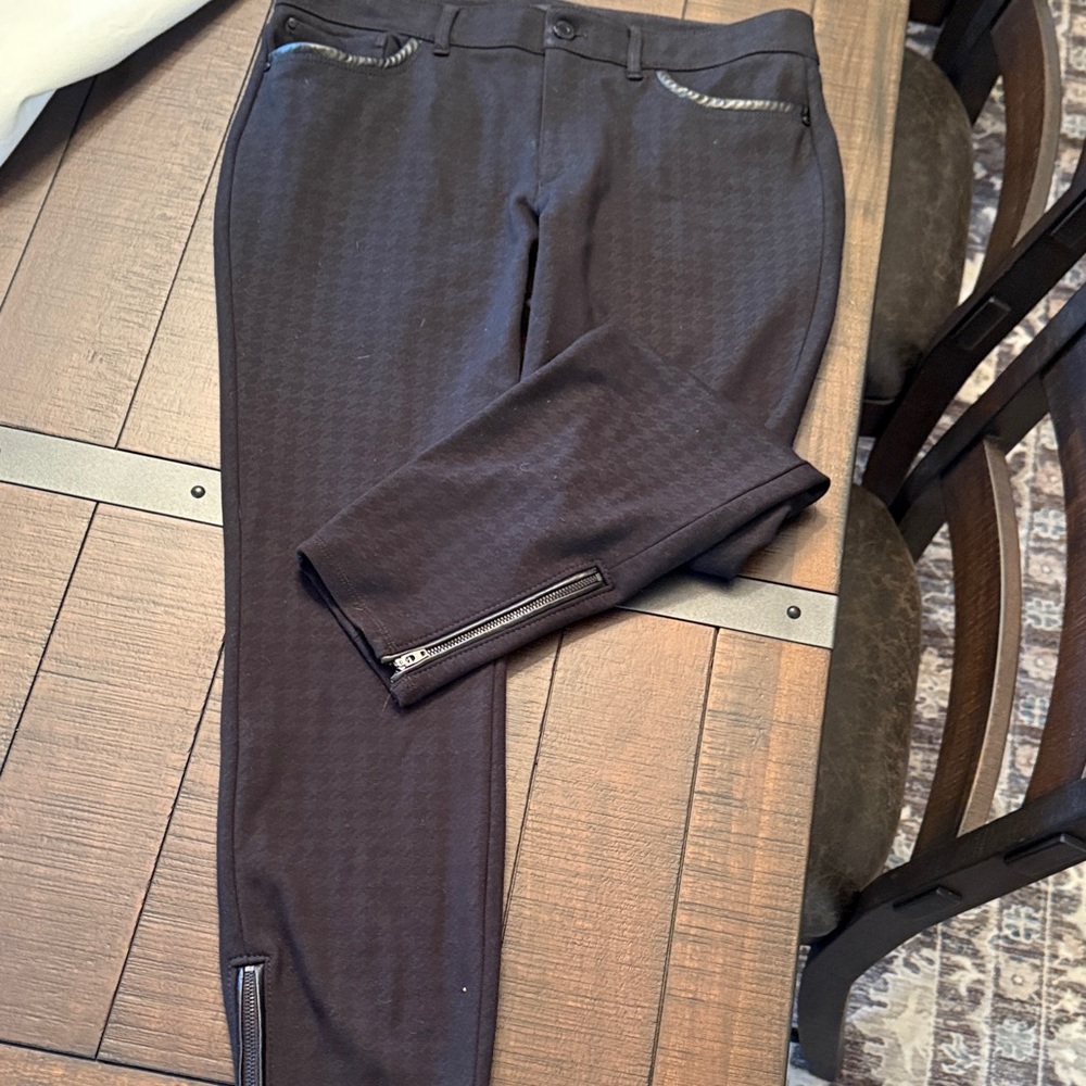 White House Black Market Black Houndstooth Skinny Pants with Zipper Accents